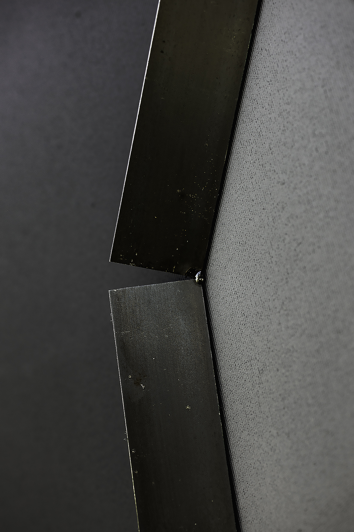 Minimal Art Skulptur – Detailansicht aus einem Werkprozess von Claudio Raffaele