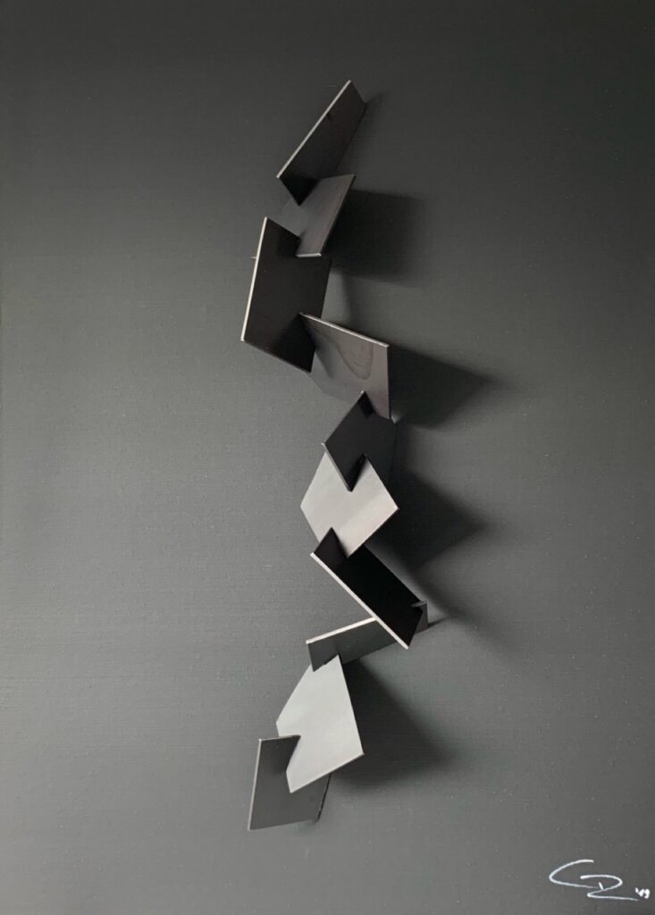 Abstrakte Skulptur – Materialdetail einer zeitgenössischen Arbeit von Claudio Raffaele