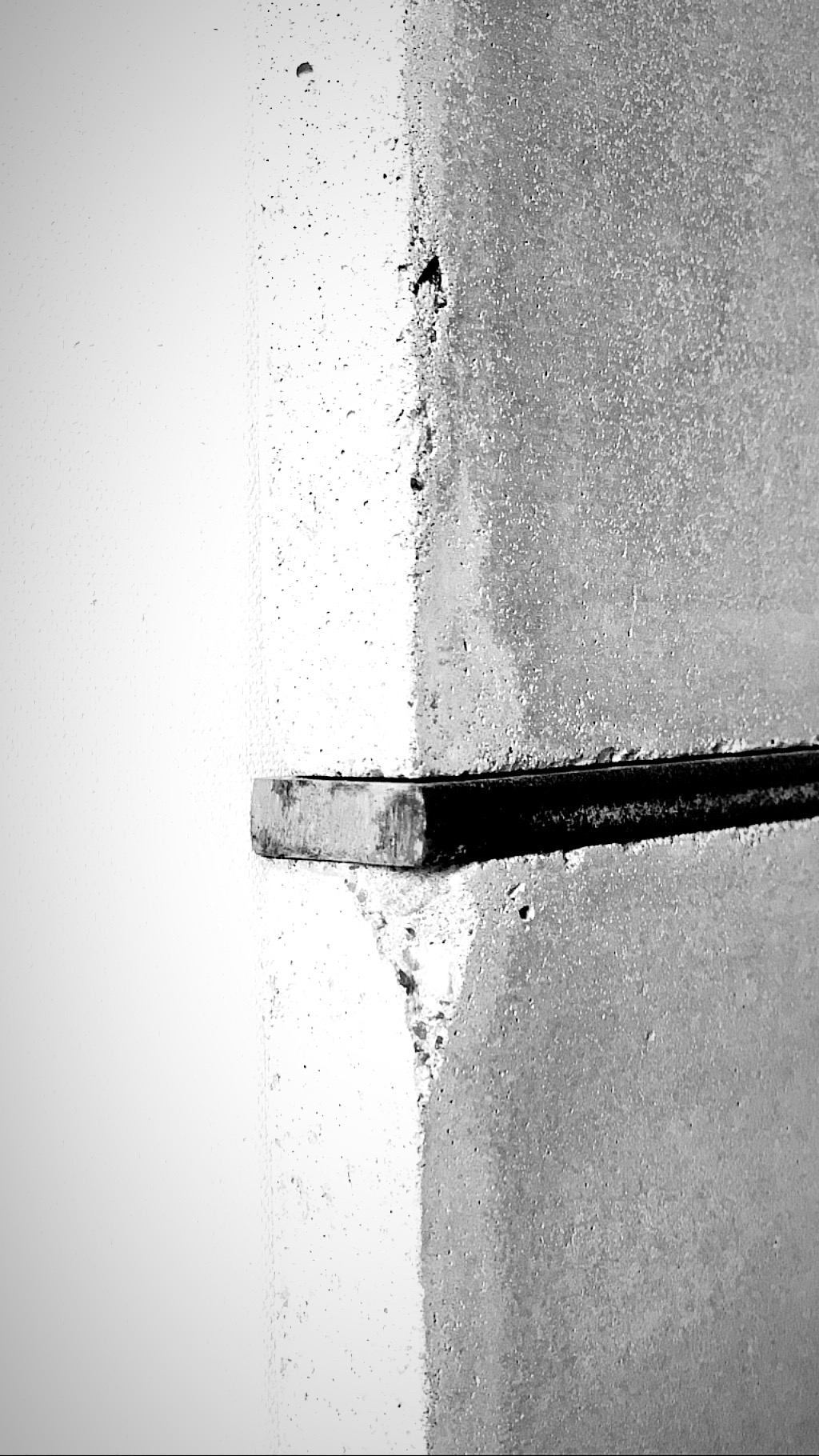 Abstrakte Skulptur – Materialdetail einer zeitgenössischen Arbeit von Claudio Raffaele