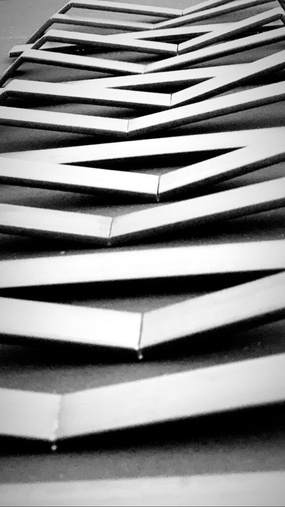 Abstrakte Skulptur – Materialdetail einer zeitgenössischen Arbeit von Claudio Raffaele